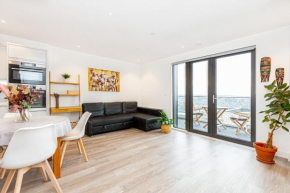 Sensational 2BR wViews & Balcony in Wandsworth